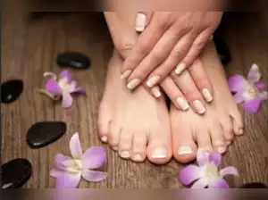 manicure and pedicure at Ppinklady beauty parlour Hadapsar Pune