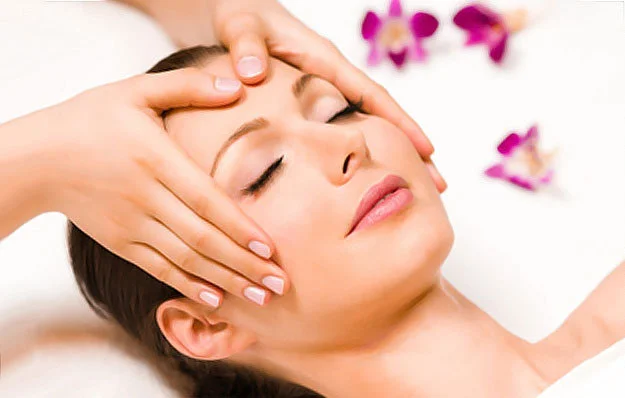 massage and spa at Ppinklady beauty parlour Hadapsar Pune 